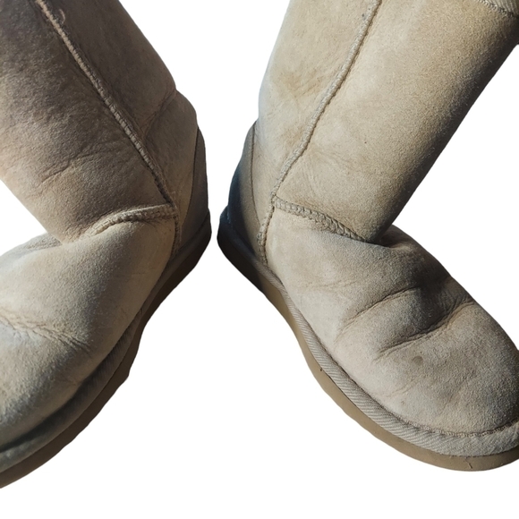 6 UGG tan boots - Picture 7 of 8